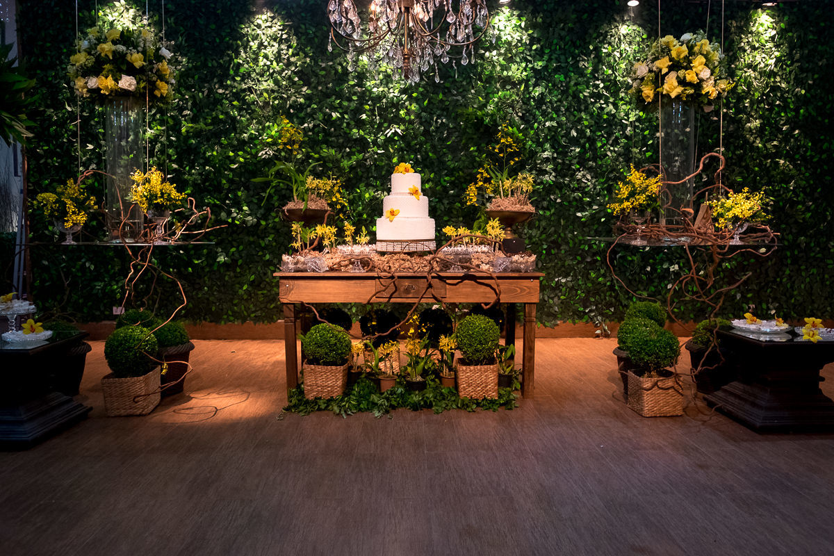 decoração da flora nativa no espaço atmosphera em Guarujá