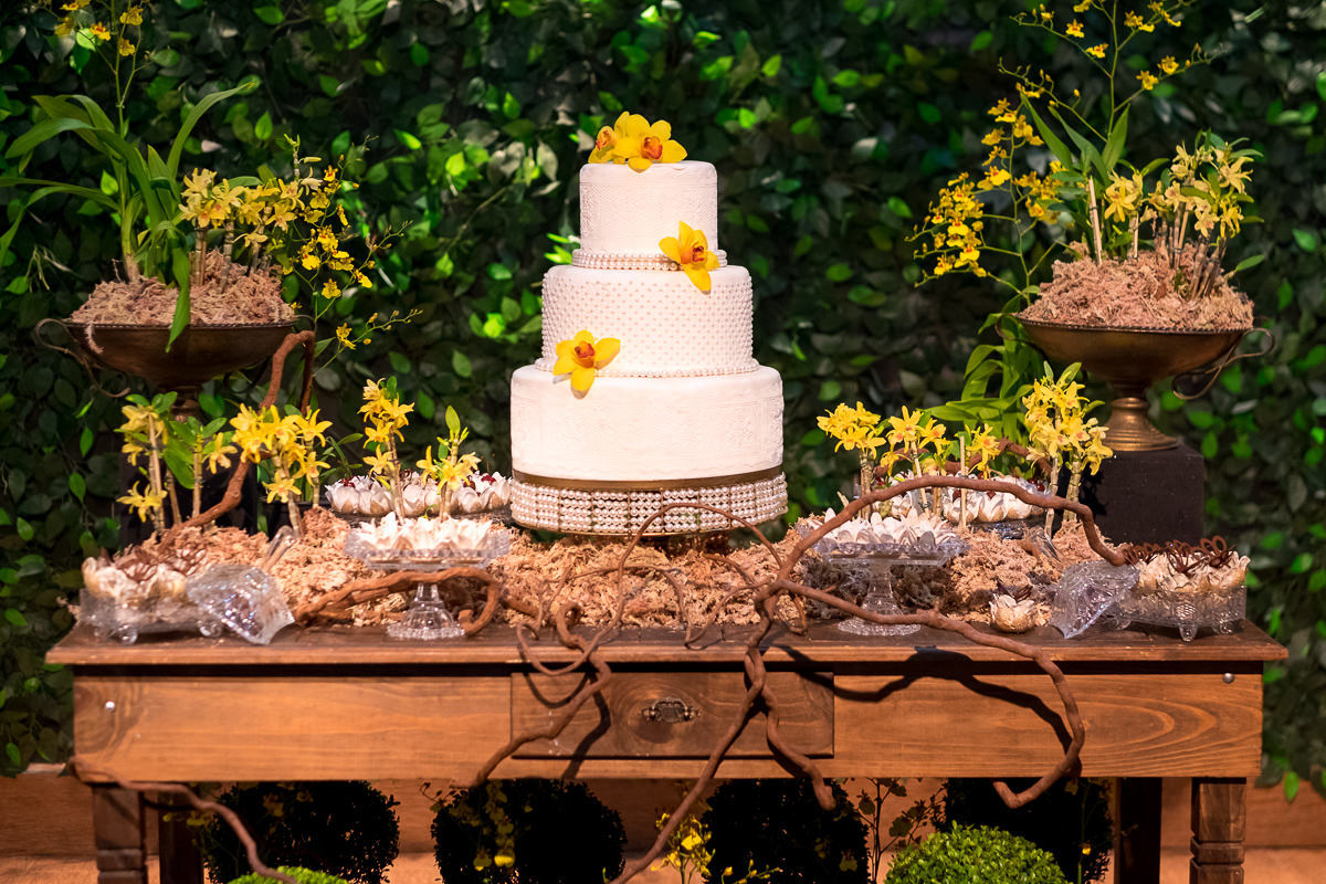 detalhes do bolo com Flora Nativa guarujá