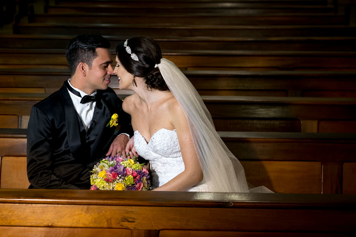 fotos dos noivos com alice casaes fotografo de casamento em Guarujá