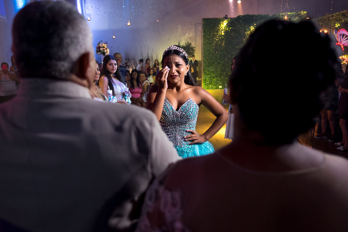 debutante chorando