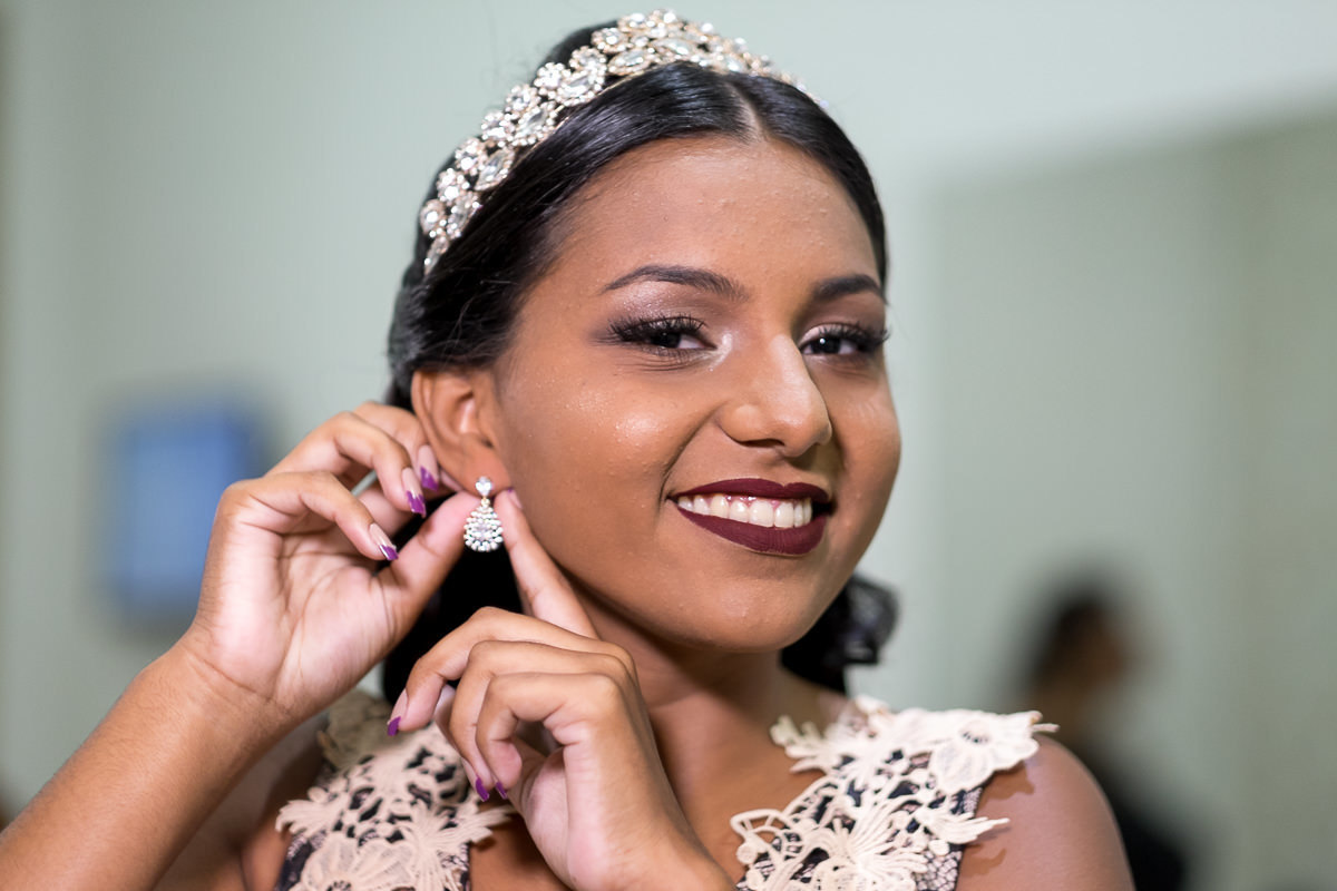 debutante com brinco