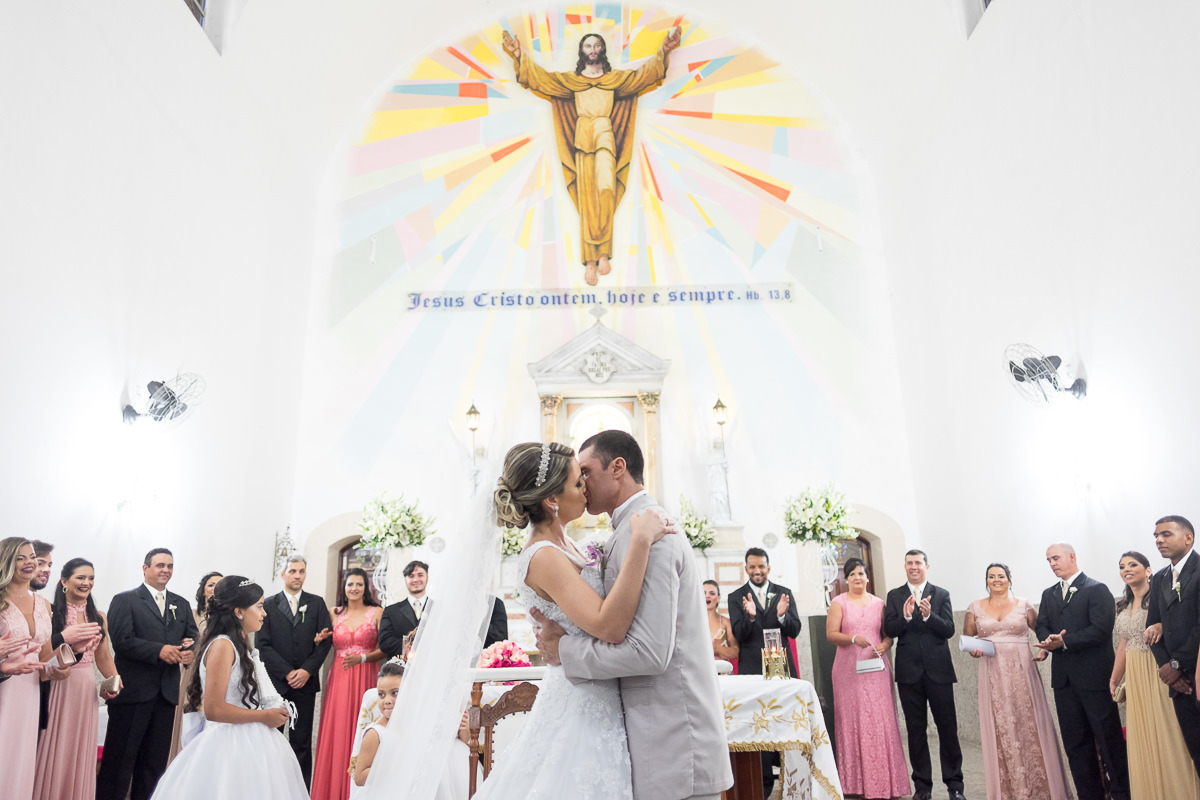 beijo casamento igreja matriz guaruja