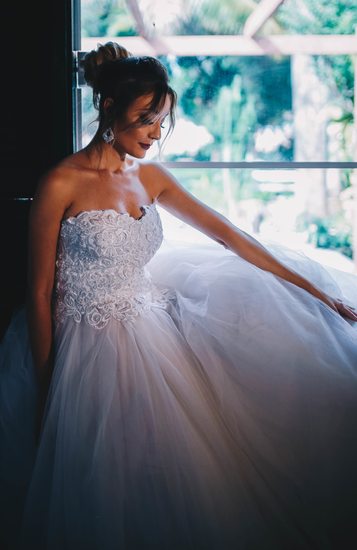 noiva sentada com vestido de noiva