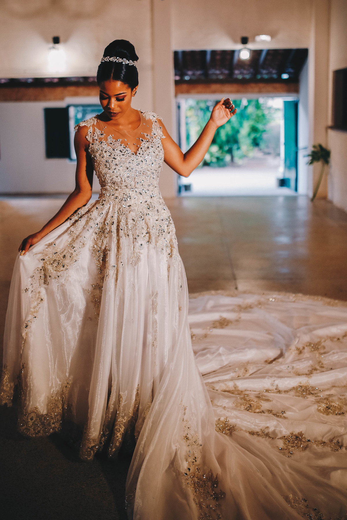 vestido branco em salão
