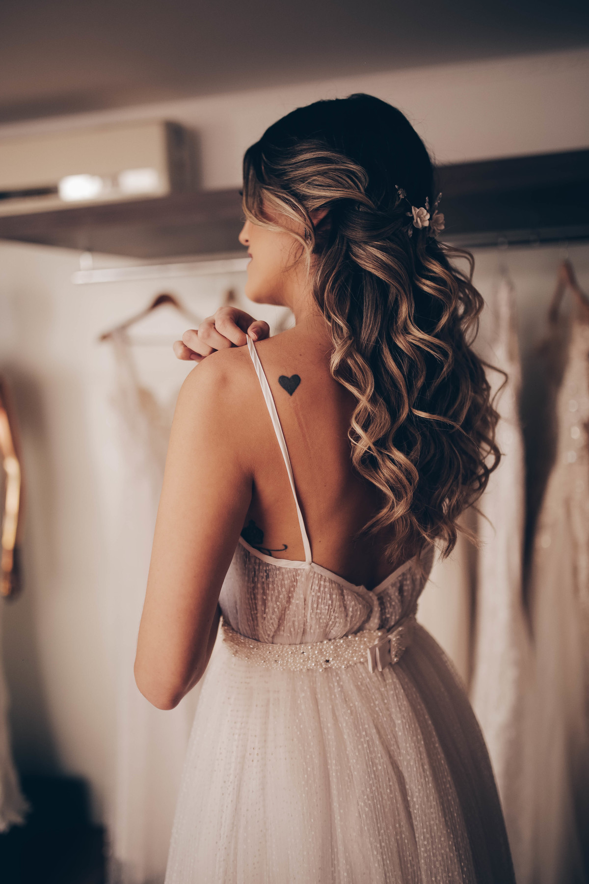 cabelo loiro de vestido mulher