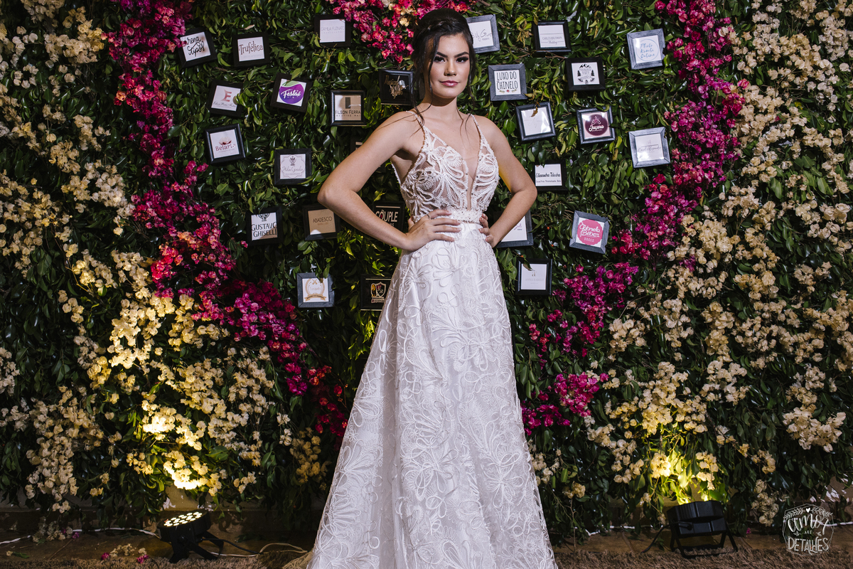 Vestidos de noiva sob medida e a pronta entrega para locação.
Todos confeccionados em nosso atelier com muito amor e dedicação.