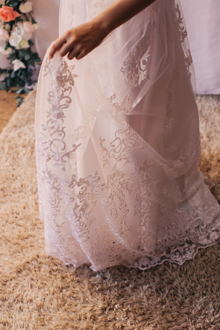 pé de vestido branco