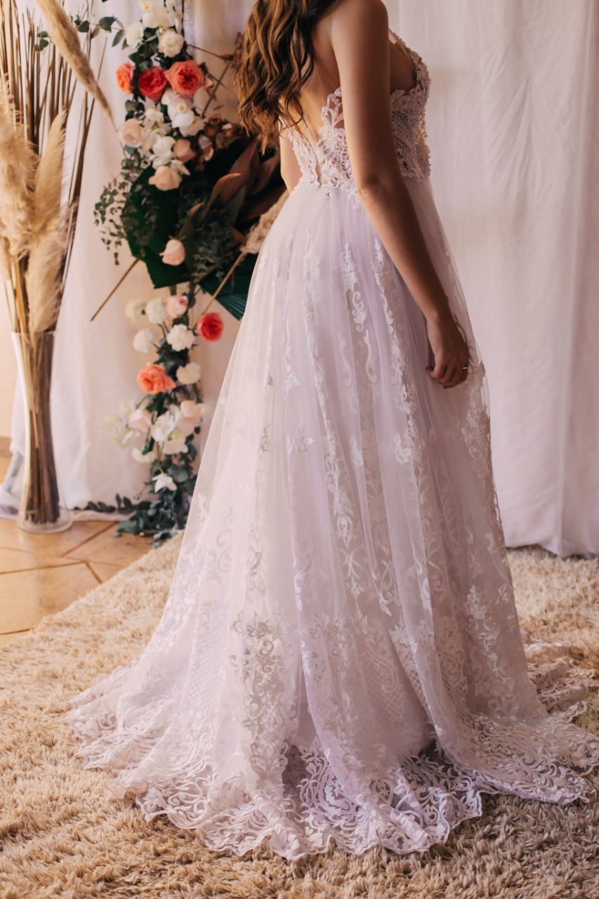 traseira de vestido branco