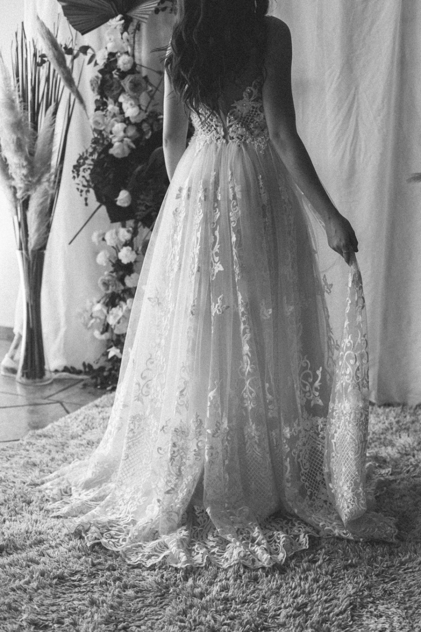 pé de vestido branco