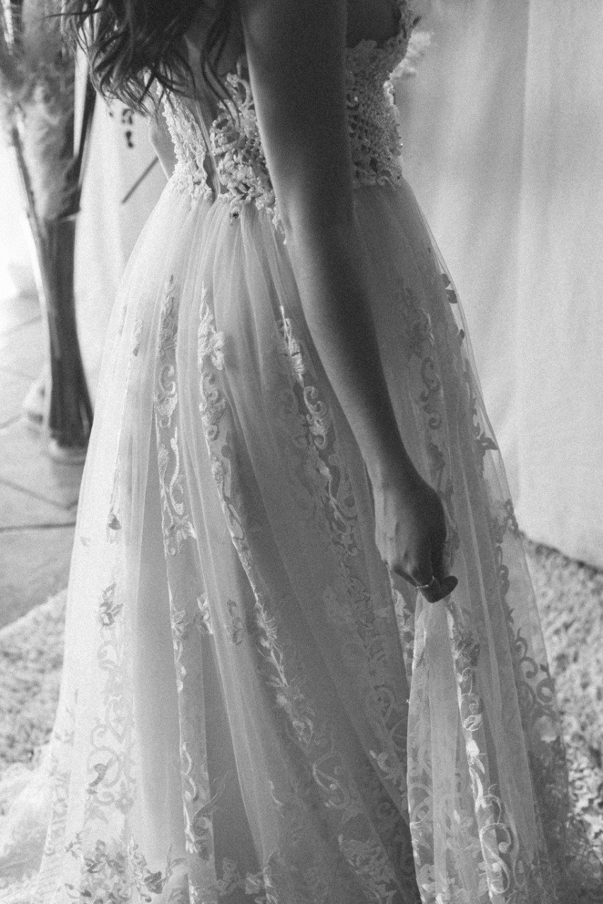 vestido parte traseira em preto e branco