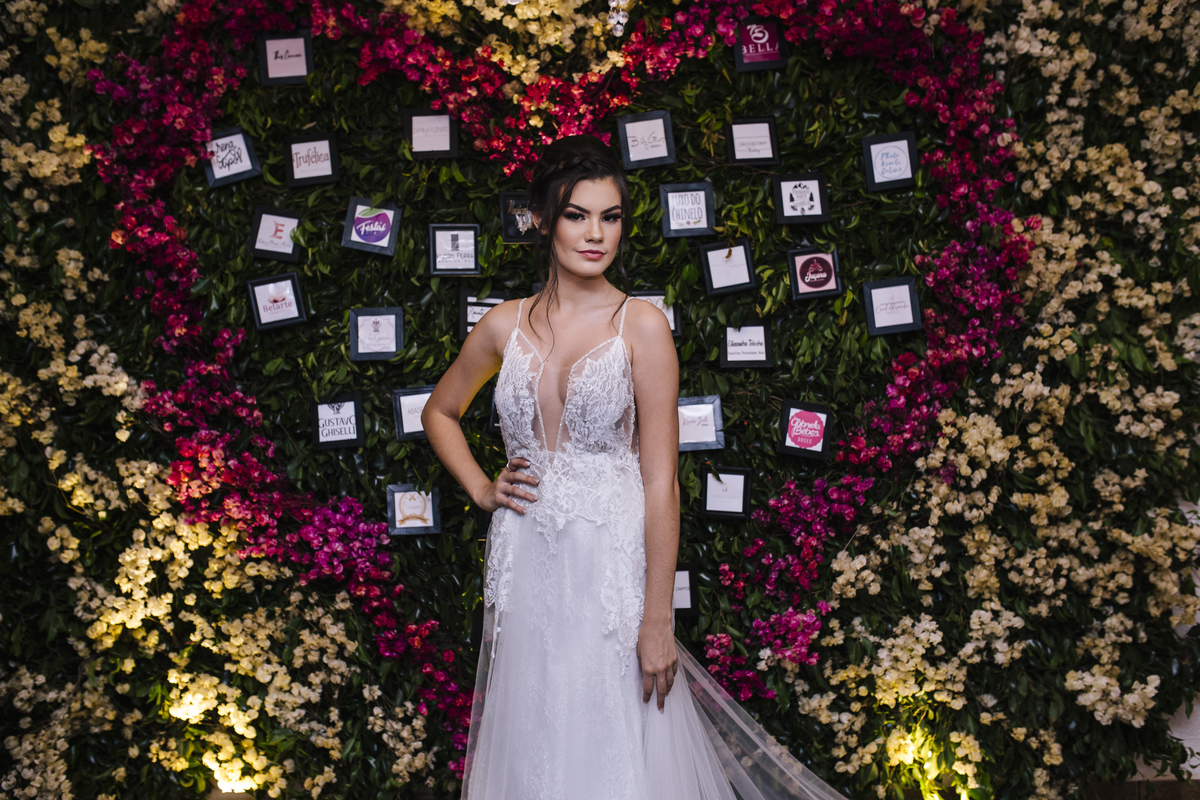 Vestidos de noiva sob medida e a pronta entrega para locação.
Todos confeccionados em nosso atelier com muito amor e dedicação.