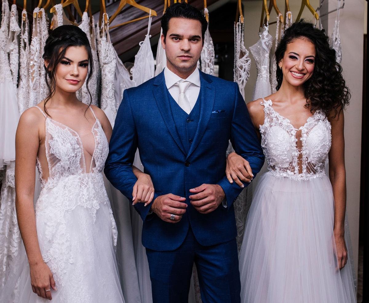 Vestidos de noiva sob medida e a pronta entrega para locação.
Todos confeccionados em nosso atelier com muito amor e dedicação.