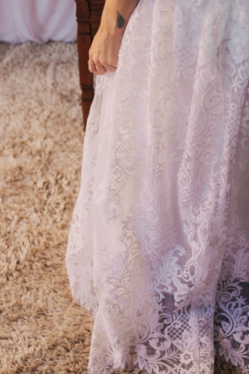 pé de vestido branco
