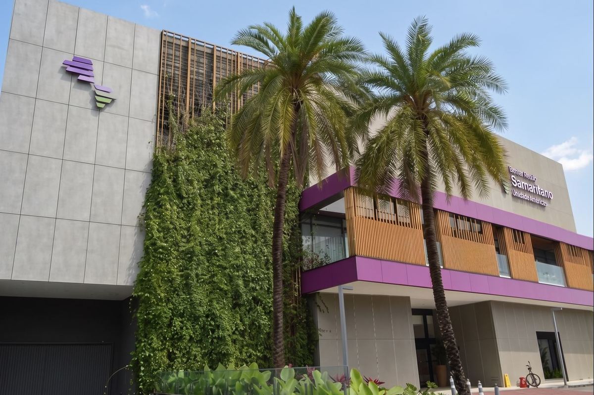 Troca de ACM e letreiro das fachada