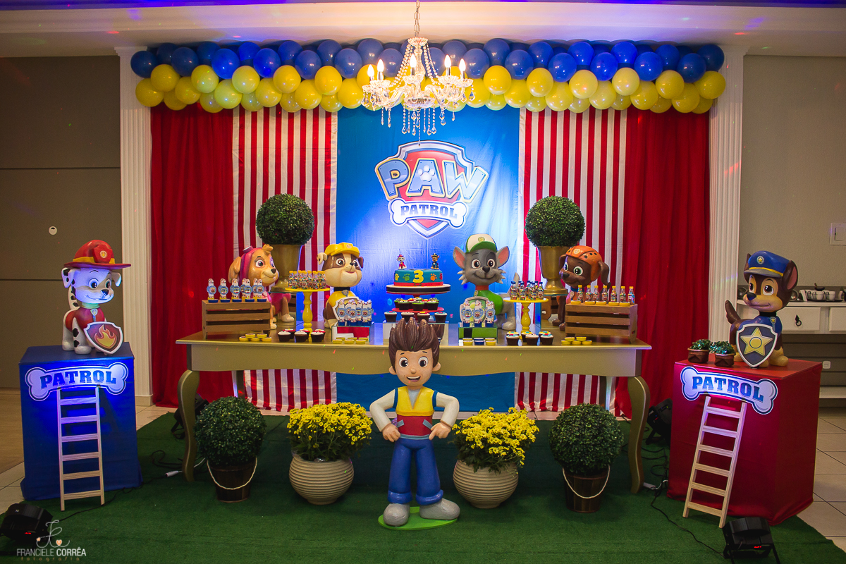 Foto da decoração da patrulha canina do aniversário de 3 anos
