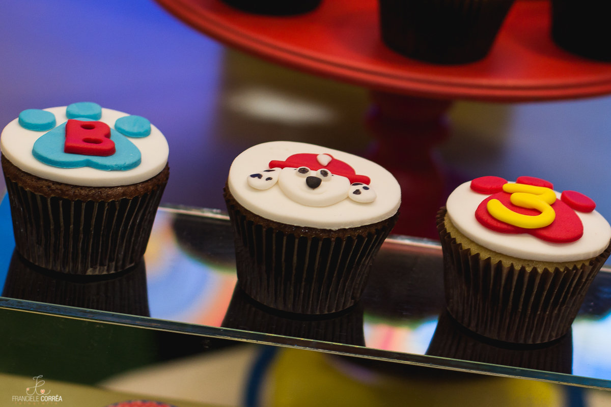 cupcakes patrulha canina com iniciais do nome