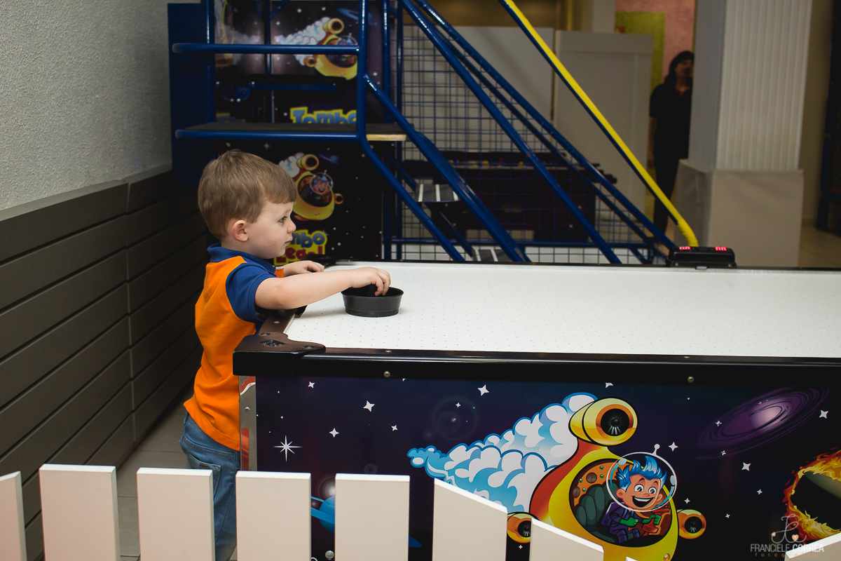 aniversariante brincando