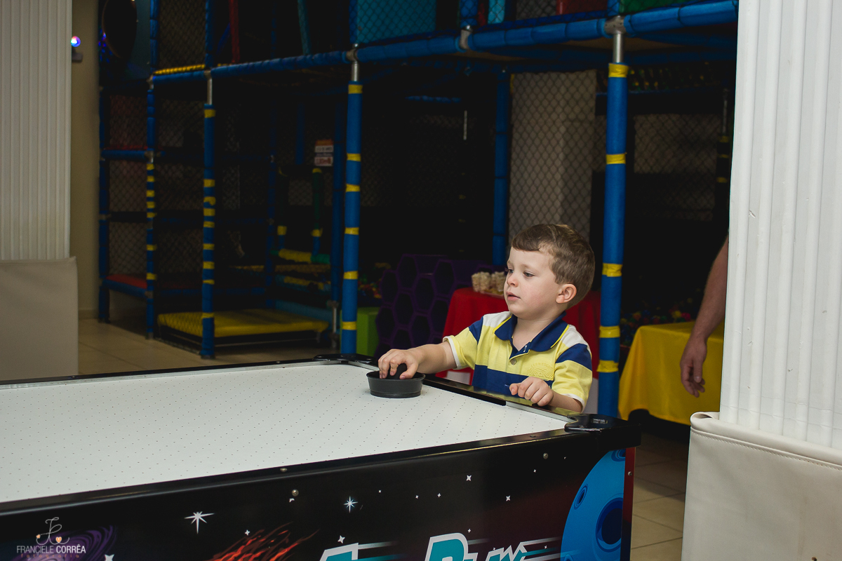 foto do aniversariante brincando