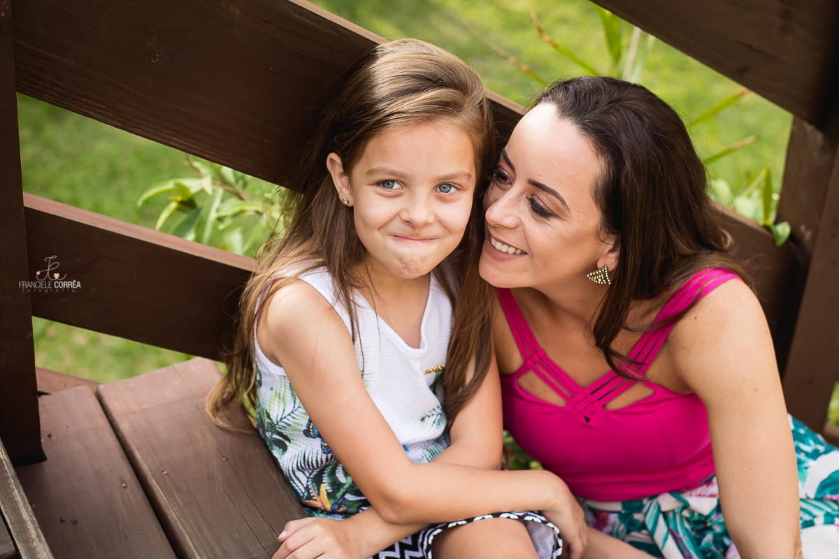 criança fazendo careta