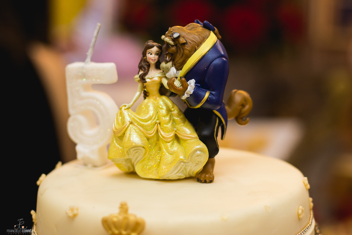 Topo de bolo A Bela e a Fera