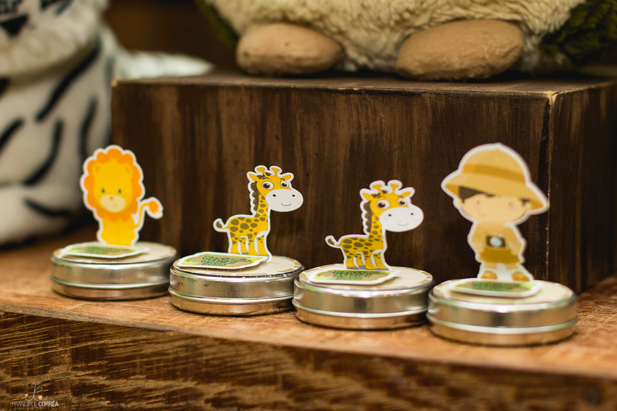 Detalhe decoração de aniversário com tema safari