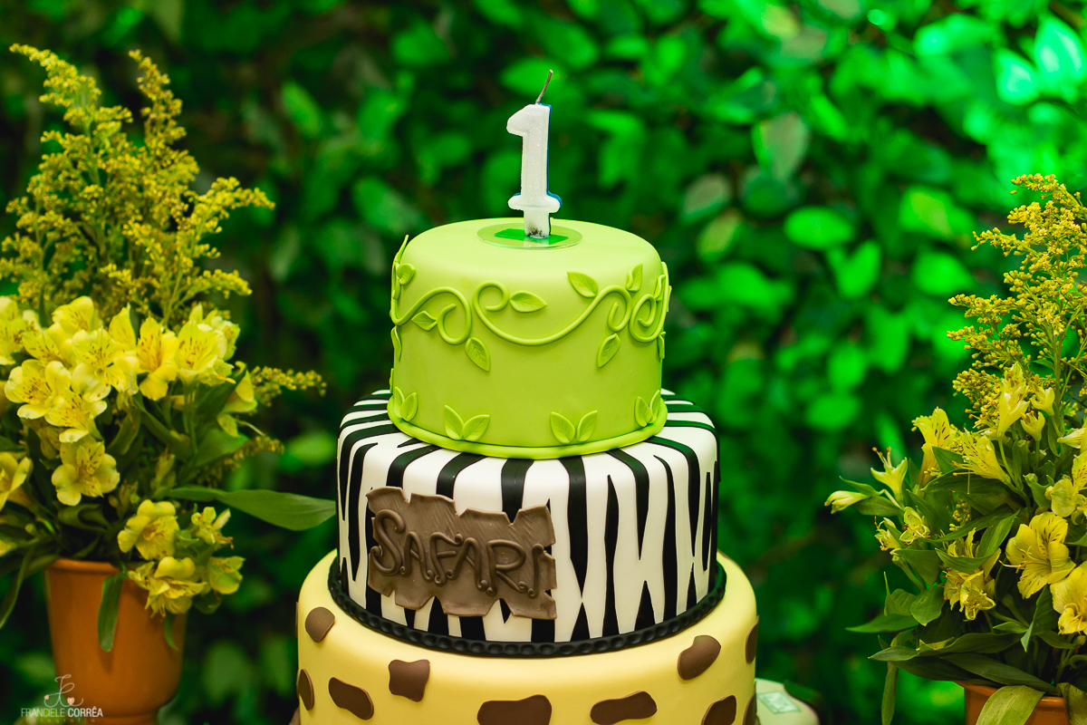 Bolo com o tema Safari