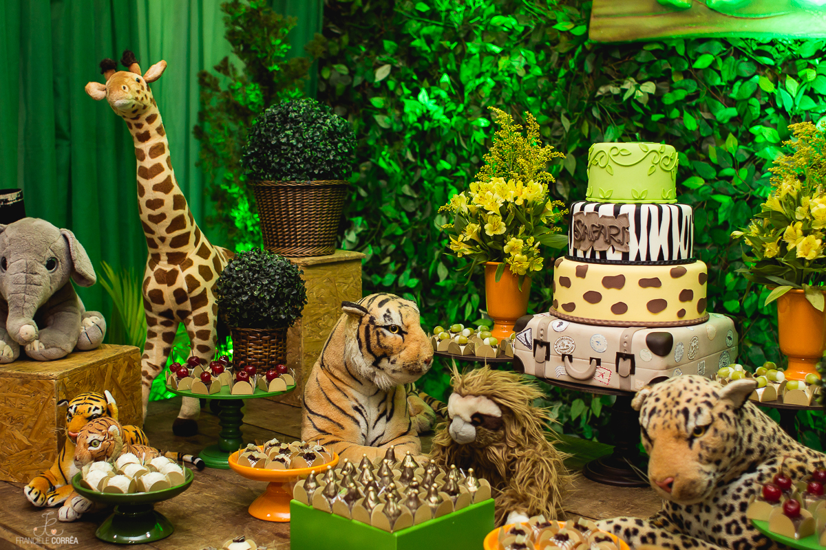 Decoração de aniversário com o tema safari