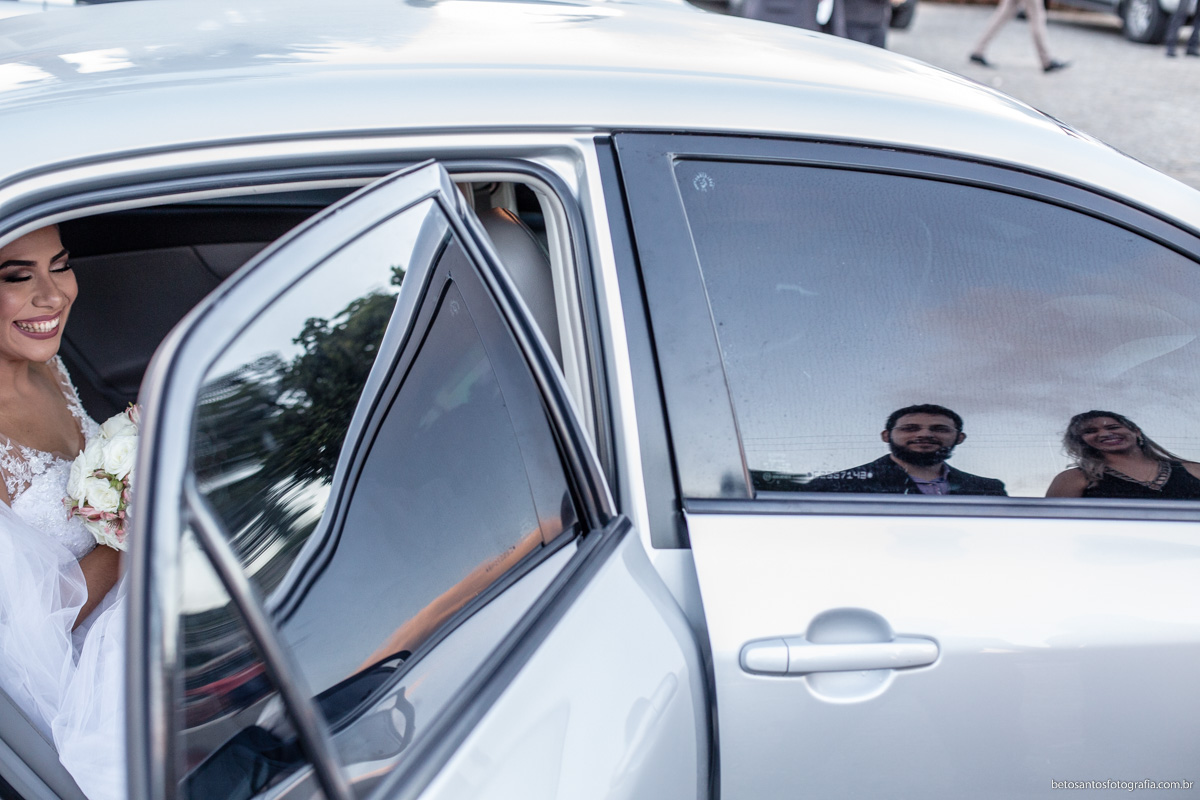 noiva no carro