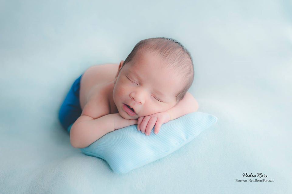 Ensaio Newborn - Dudo a disfrutar na almofadinha