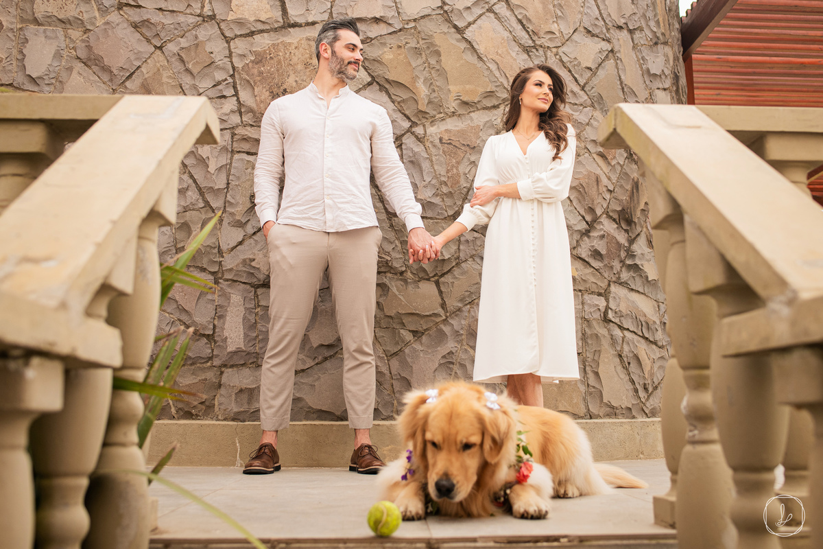 clinicaharmonia,ensaioamandaejorge,fotoscomcachorro,preweddingcomcachorro,golden,fotosaoarlivre,serragaucha,ensaionavinicola,melhoresvinhos,vinicolasnoRS