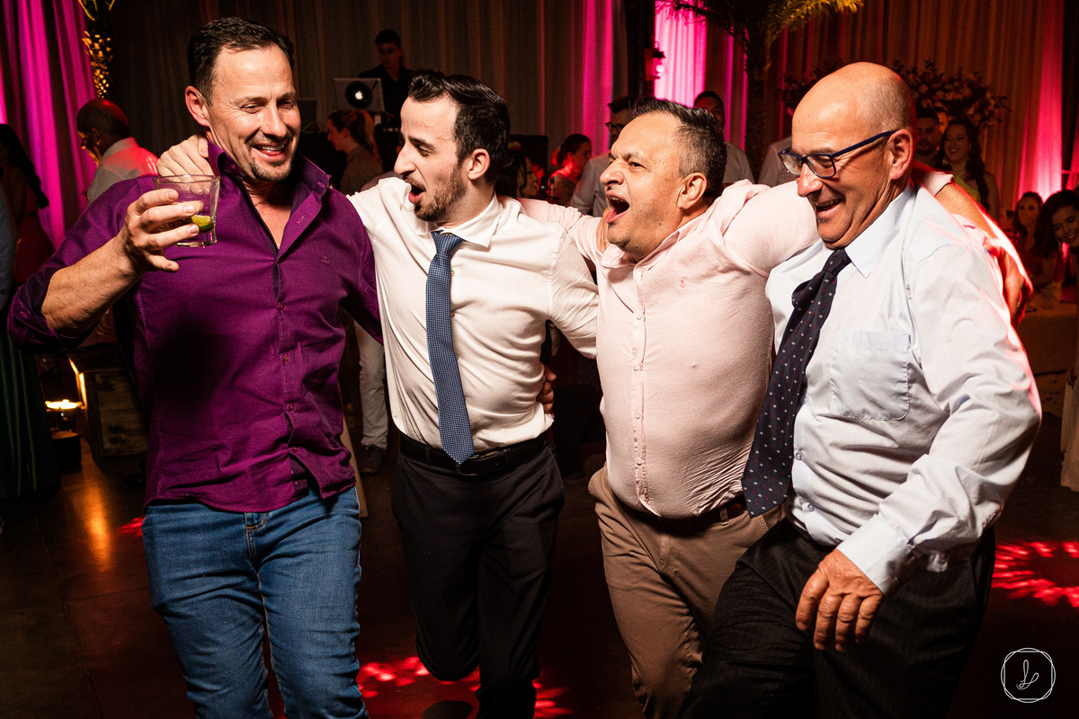 cozzirenoivas,casamentodedia,casamentonaserragaucha,casamentodedia,cerimoniaexterna,arlivre,celebrarcasadeventos,santaelaseventos,rosetafilmes,melhoresfotografosemcaxiasdosul,fotografoemcaxiasdosul,serragaucha,fotosdecasamento