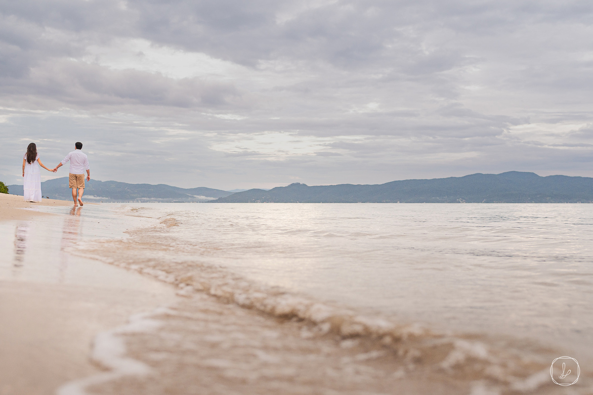 ensaioprewedding,ensaiodecasal,ensaioaoamanhecer,praiadadaniela,florianopolis,fotografoemsc,fotosnapraia