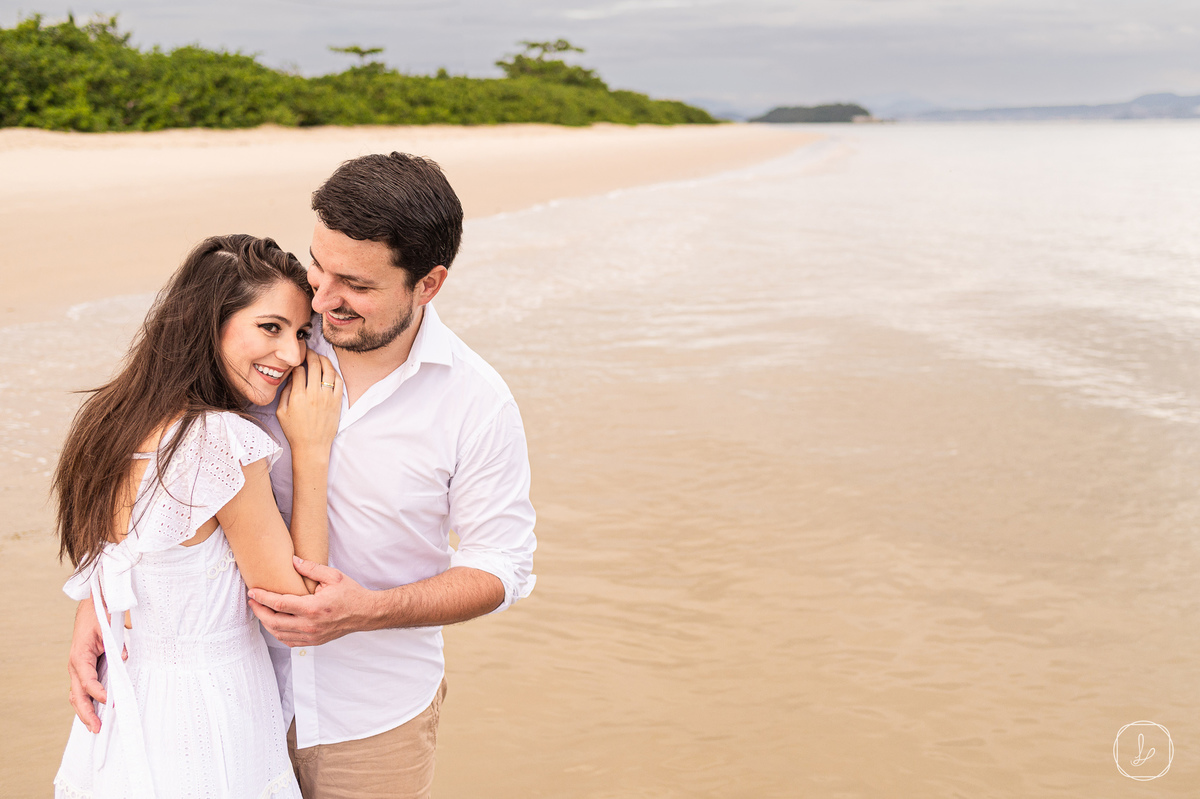 ensaioprewedding,ensaiodecasal,ensaioaoamanhecer,praiadadaniela,florianopolis,fotografoemsc,fotosnapraia