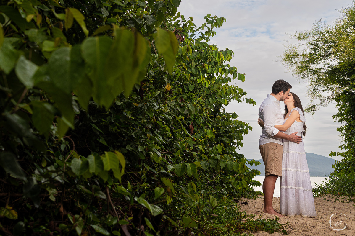 ensaioprewedding,ensaiodecasal,ensaioaoamanhecer,praiadadaniela,florianopolis,fotografoemsc,fotosnapraia