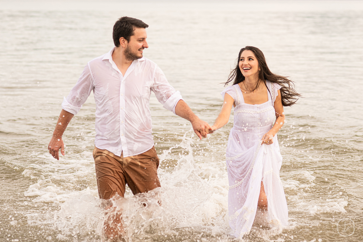 ensaioprewedding,ensaiodecasal,ensaioaoamanhecer,praiadadaniela,florianopolis,fotografoemsc,fotosnapraia