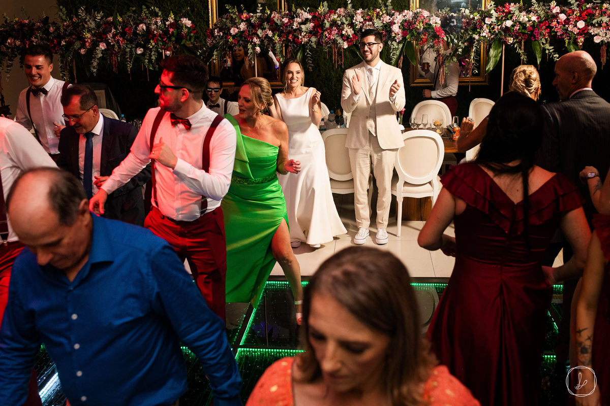 anadottoatelier,vestidodenoivacomcapa,armefur,vanessacarra,altosdovale,casamentoexterno,casamentocomchuva,casamentonaserragaucha,casamentoemcaxiasdosul,melhoresfotosdecasamento,ltmfilmes,altosdovale,lugarespracasar