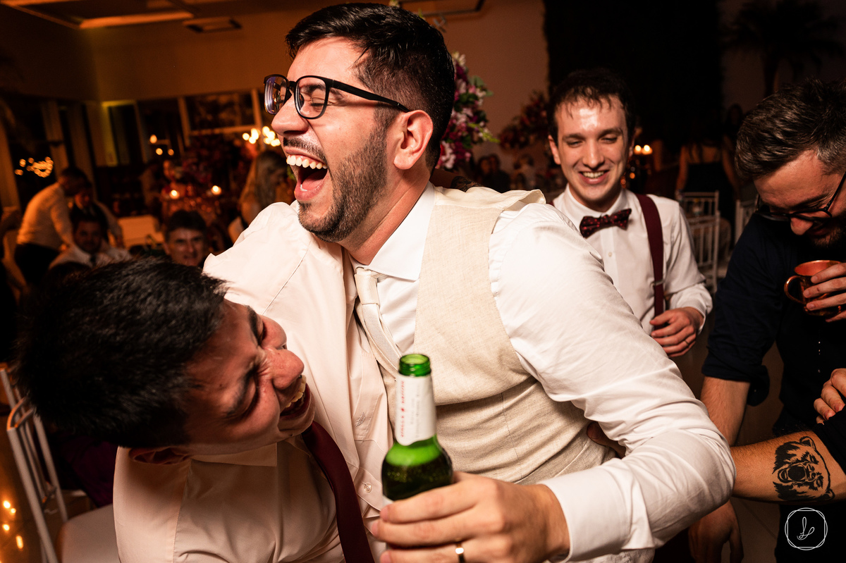 anadottoatelier,vestidodenoivacomcapa,armefur,vanessacarra,altosdovale,casamentoexterno,casamentocomchuva,casamentonaserragaucha,casamentoemcaxiasdosul,melhoresfotosdecasamento,ltmfilmes,altosdovale,lugarespracasar