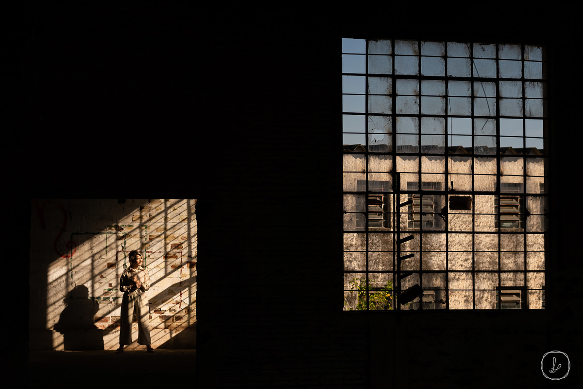 ensaioempoa,ensaioportoalegre,voluntarios3705,ensaioconceitual,retratos,ensaiofeminino,luzesombra,momentweddingfilms,alineevelin,lucaslermen