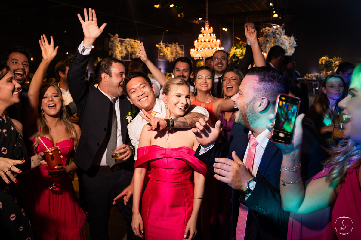 casamentonaserragaucha,casamentovinicolaluizargenta,casamarelanoivas,melhoresfotografosserragaucha,fotografoemfloresdacunha,fotosdecasamento,lugarespracasarserragaucha,dududrinks,nosestudiodabeleza,asmallmann,casamentonavinicola,eguibaldasso,celebrante