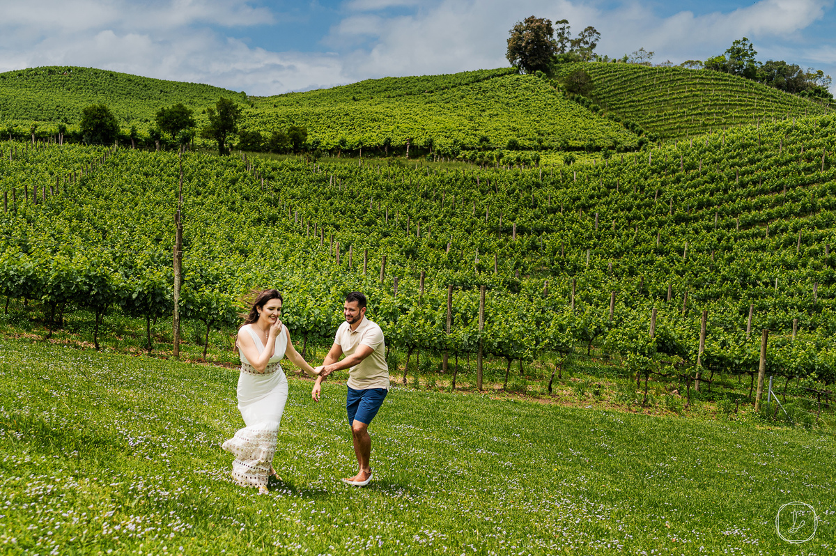 ensaionovaledosvinhedos,vinicolamiolo,serragaucha,fotosdecasal,casalnaserragaucha,fotografonaserragaucha,melhoresfotografoscaxiasdosul,fotografoembentogoncalves,fotografonoRS,fotosnosvinhedos,melhoresvinhedos,paisagensserragaucha,fotosespontaneasdecasal