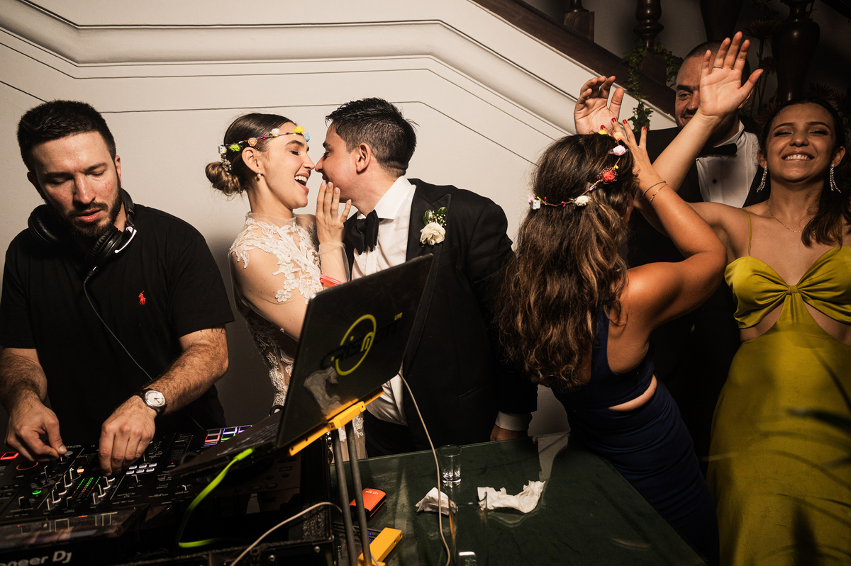 casamentonoriodejaneiro,fotografodecasamentorj,verawang,mansaoalvite,casamentoclassico,melhorescasamentosriodejaneiro,cohen,cohencerimonial,maquiagemrj,vestidodenoivanorj,marividal,igrejaantigase,casamentosnorio,festah,destinationwedding,casamentobrasil