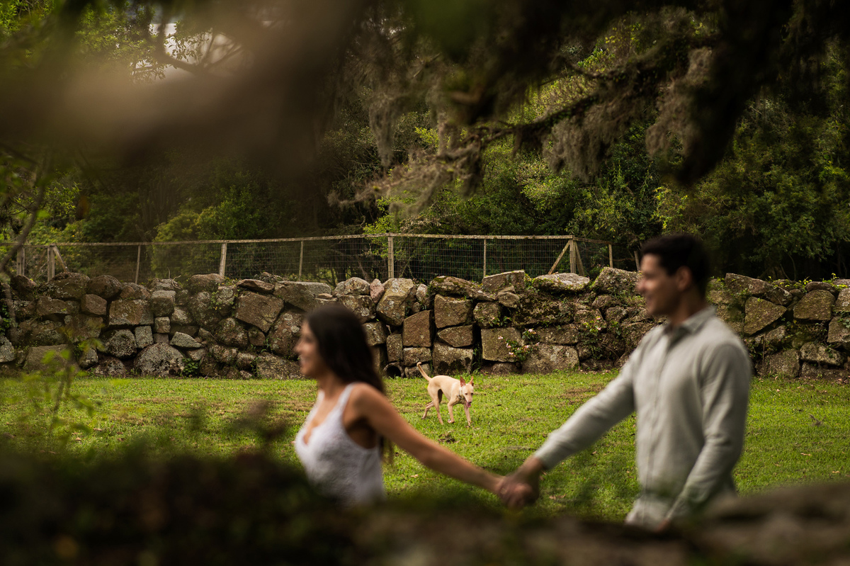 ensaioprewedding,obutia,fotografodecasamentors,fotografodecasamentoportoalegre,melhoresfotosdecasamento,ensaiodecasal,fotoscomcachorros,fotosespontaneas