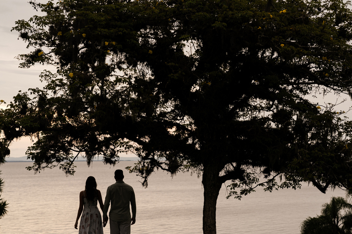 ensaioprewedding,obutia,fotografodecasamentors,fotografodecasamentoportoalegre,melhoresfotosdecasamento,ensaiodecasal,fotoscomcachorros,fotosespontaneas