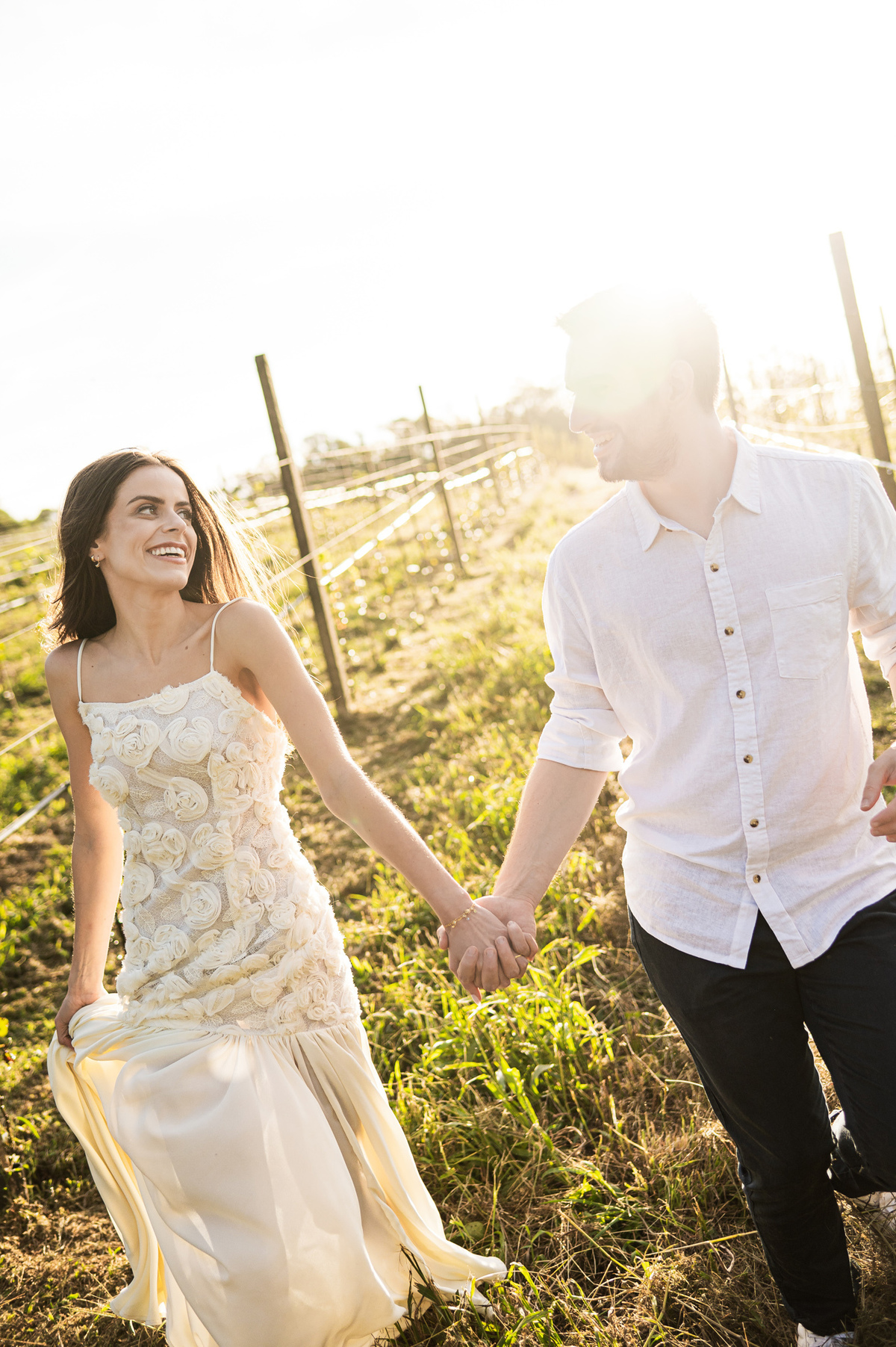 ensaioprecasamento,preweddingcomcachorro,fotoscomgolden,ensaionaserragaucha,fotosdecasalnavinicola,melhoresvinicolasserragaucha,lugarespracasarserragaucha,melhoresensaiosdecasamento,fotosdecasal