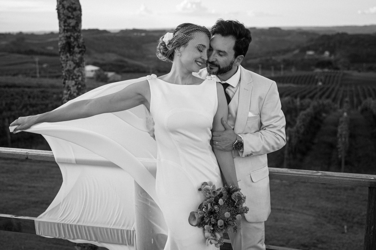 casamentonovaledosvinhedos,casamentonaserragaucha,celebrimomentos,lugarespracasarnaserragaucha,cavegeisse,melhoreslugaresparacasamento,bellocostume,vestidodenoiva,anacarolinaatelier,geisseterroir,decoracaodecasamento,quebrigadeiro,docesdecasamento,