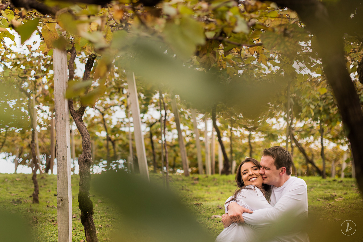 ensaio no vale dos vinhedos, sessão pré casamento, ensaio na serra gaúcha, fotos nos vinhedos, fotos em vinícolas, ensaio de casal