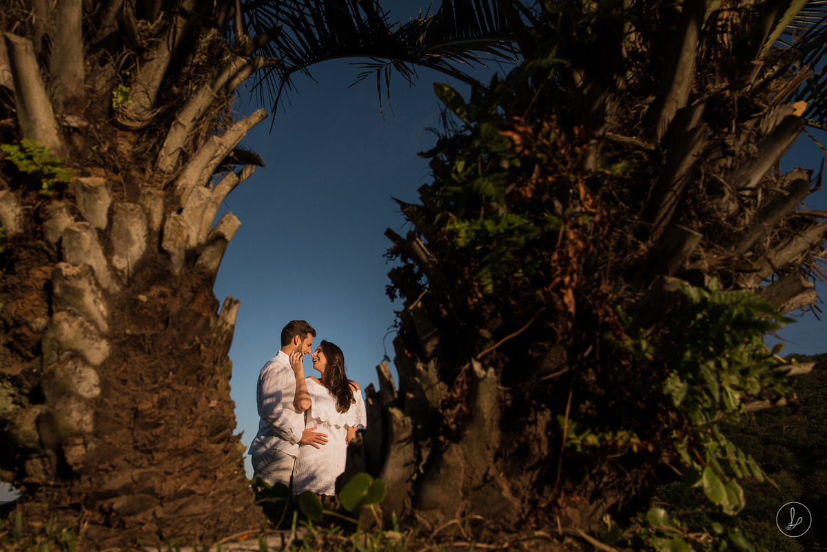 ensaio de casal na praia, fotos de casal na praia, pré casamento em Torres, fotos no por do sol
