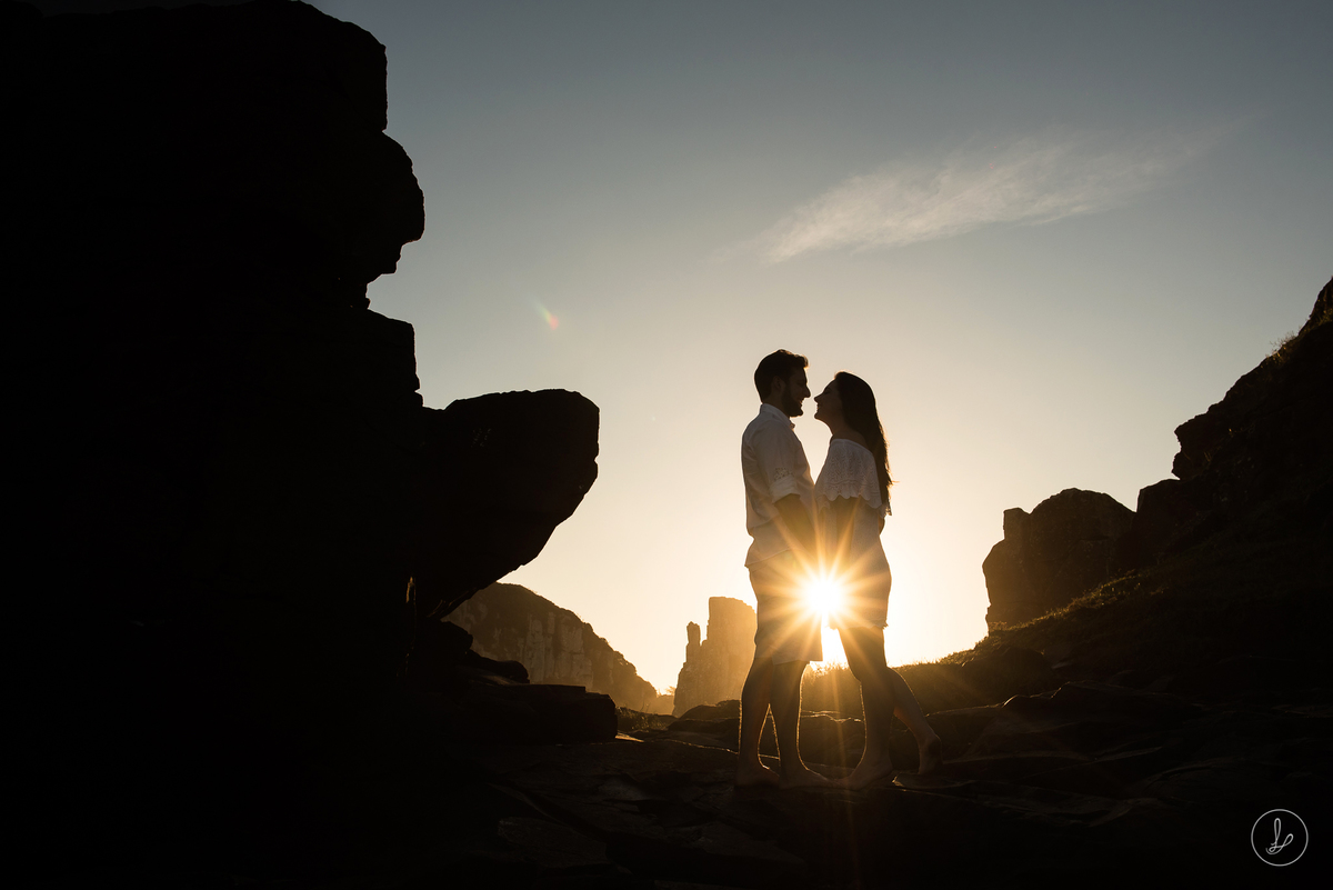 ensaio de casal na praia, fotos de casal na praia, pré casamento em Torres, fotos no por do sol