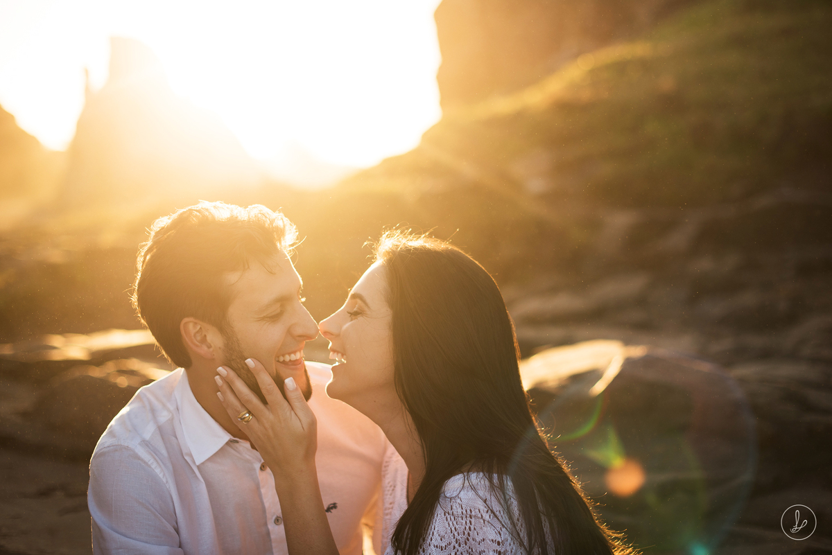 ensaio de casal na praia, fotos de casal na praia, pré casamento em Torres, fotos no por do sol