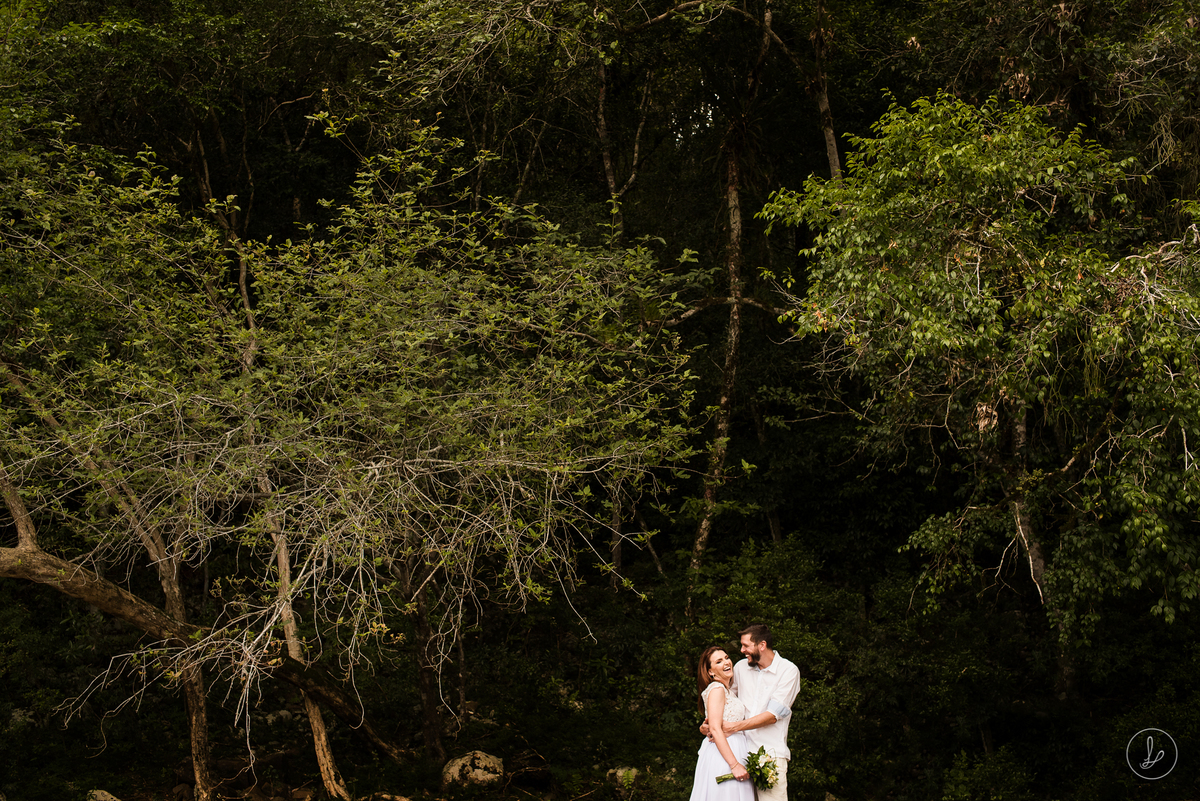 ensaio pré casamento na chuva, ensaio na serra gaúcha, ensaio de casal, ensaio de noivos, ezaz filmes, fotos de casais, fotos com paisagem